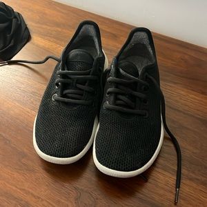 Allbirds Women’s sneakers black size 8